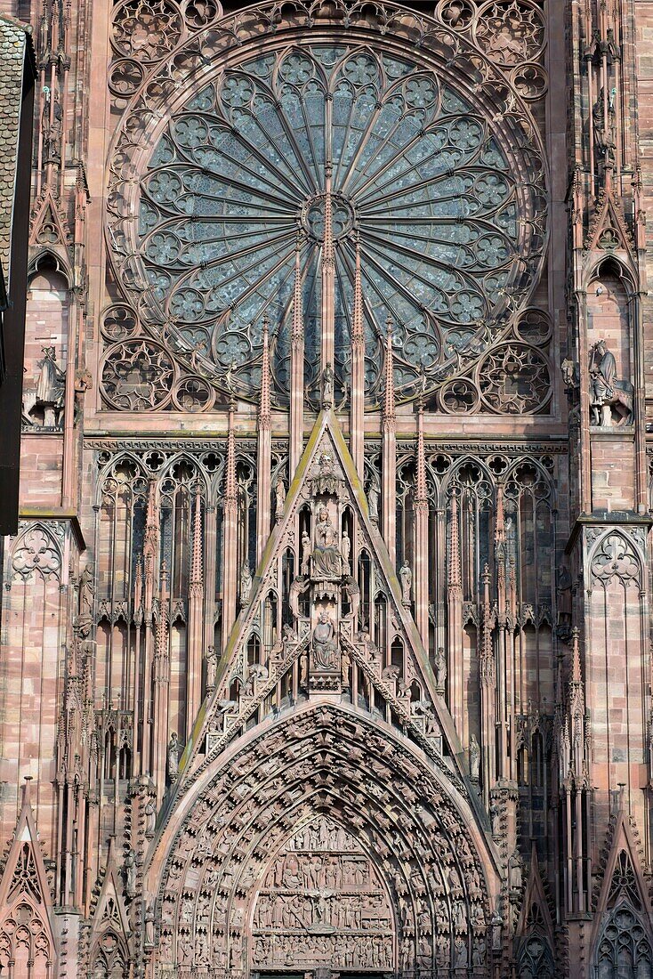 France,Bas Rhin,Strasbourg,old town listed as World Heritage by UNESCO,Notre Dame Cathedral,window rose