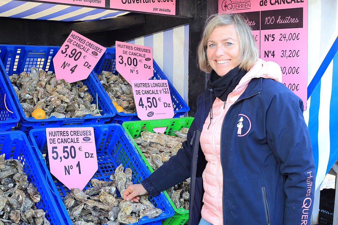 France,Ille et Vilaine,Emerald Coast,Cancale,oyster market on the seafront with a saleswoman of oysters Querrien