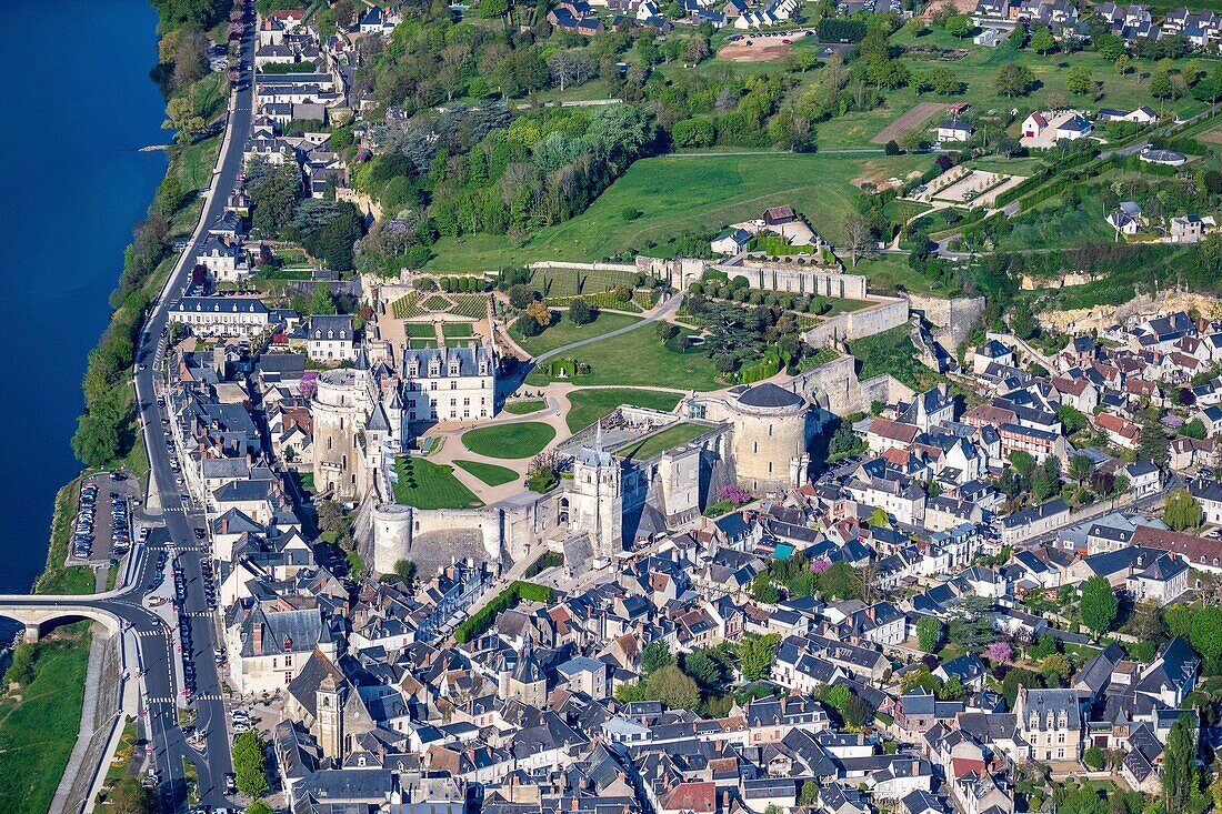 Frankreich,Indre et Loire,Loire-Tal als Weltkulturerbe der UNESCO, Blick auf Stadt und Schloss Amboise (Luftaufnahme)