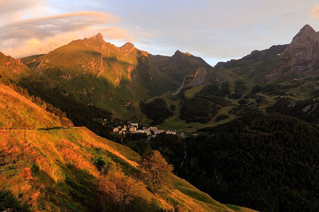 France,Pyrenees Atlantique,Cirque de Gourette,Pic de Ger,Gourette,ski resort