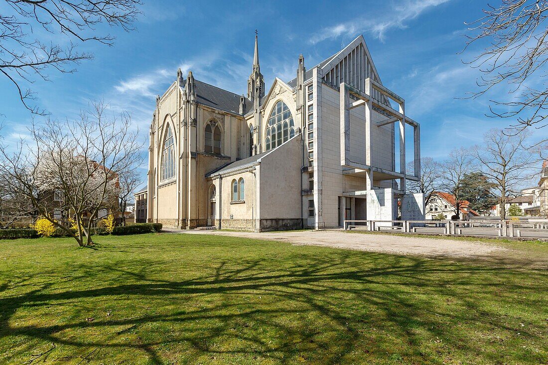 France,Meurthe et Moselle,Villers-Lès-Nancy,church of Sainte-Thérèse-de-l'Enfant-Jésus whose construction was started in 1930 by the architect Jules Criqui and completed in 1970 by the architect Maurice Baier who is part of the tradition of eclecticism mixing Art Deco,Roman and Gothic styles located Boulevard Beaudricourt