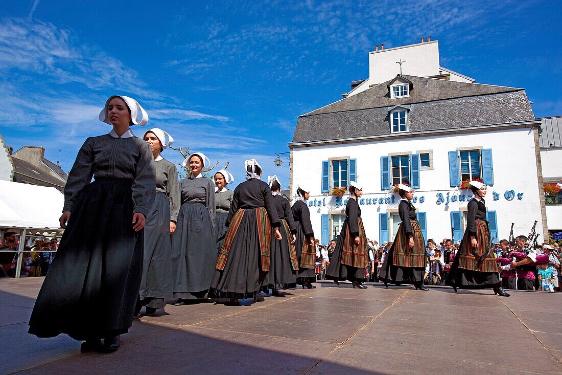 France,Finistere,Gorse Flower Festival 2015 in Pont Aven,Cercle Beuzeg Ar C'hap Beuzec Cap Sizun