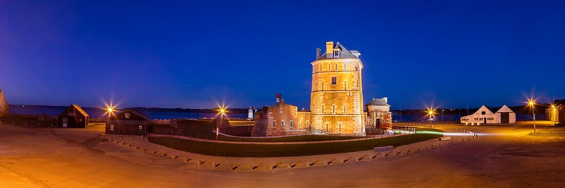 Frankreich,Finistere,Regionaler Naturpark Armoric Parc,Camaret-sur-Mer,Der Turm von Camaret Vauban, der zum Weltkulturerbe der UNESCO gehört