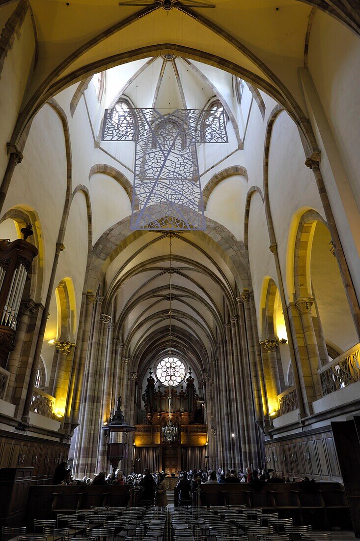 Frankreich,Bas Rhin,Straßburg,Altstadt von der UNESCO zum Weltkulturerbe erklärt,Place Saint Thomas,Kirche Saint Thomas,Orgel des Chors nach Plänen von Albert Schweitzer 1905 gebaut,das Kirchenschiff,große Slberman-Orgel von 1741,vor einem Konzert