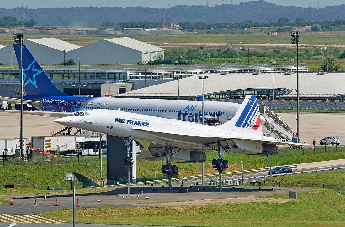 France,Val d'Oise,Aeroport Roissy Charles de Gaulle,plane Concorde statufied