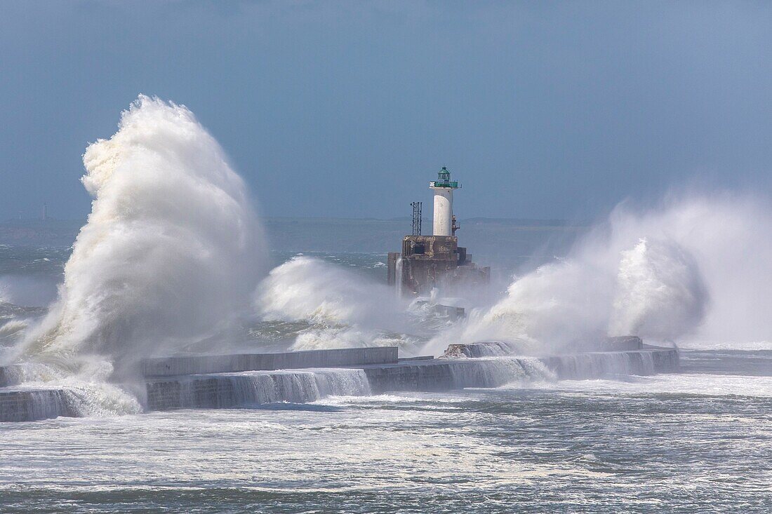 France,Pas de Calais,Boulogne sur Mer,Carnot dike and the lighthouse during the storm Miguel