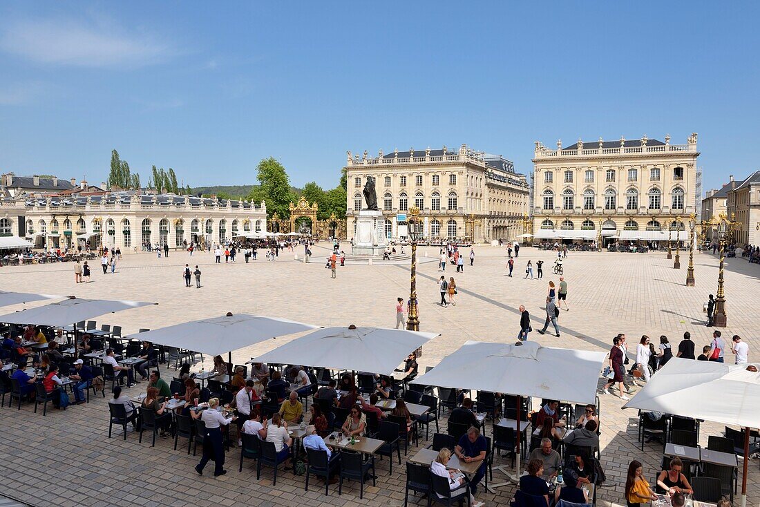 Frankreich,Meurthe und Mosel,Nancy,Place Stanislas (ehemaliger Place Royale), erbaut von Stanislas Leszczynski, König von Polen und letzter Herzog von Lothringen im 18. Jahrhundert, klassifiziert als Weltkulturerbe der UNESCO, Cafés um den Platz