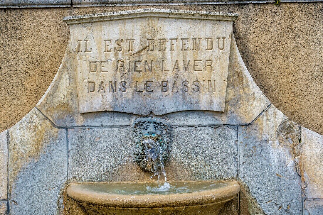 France,Lot,old fountain,rue de la Barre,Lot valley