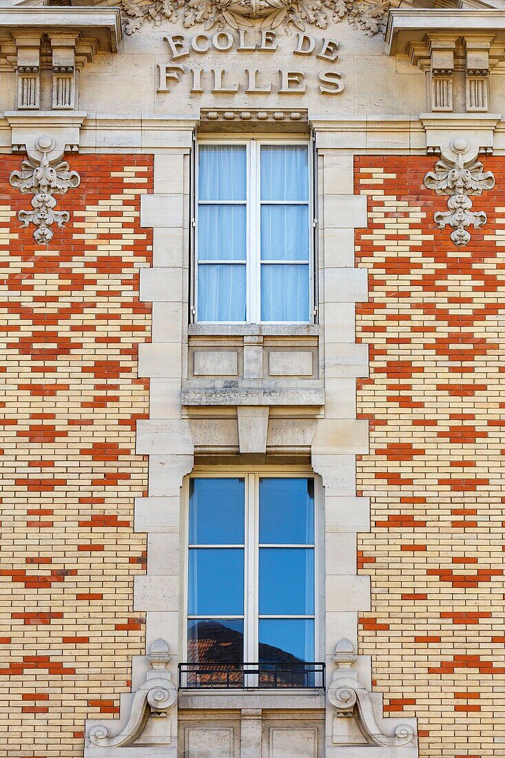 France,Meurthe et Moselle,Nancy,Art Deco facade of the elementary school Braconnot in Braconnot street