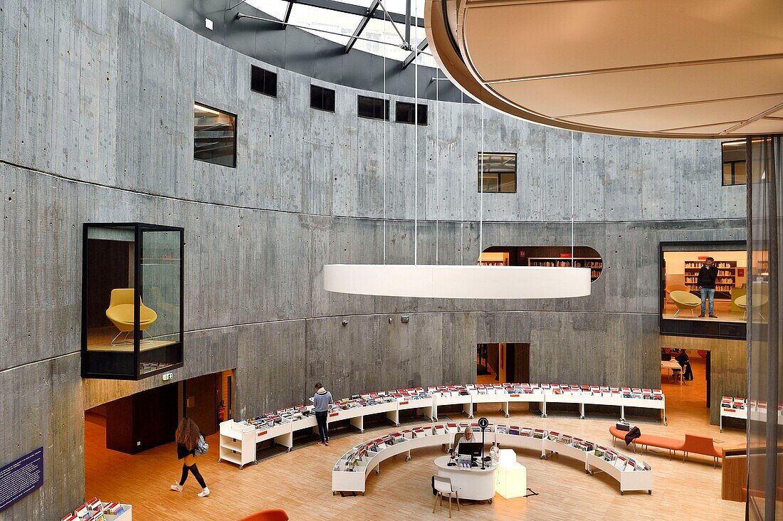 Frankreich,Seine Maritime,Le Havre,von Auguste Perret wiederaufgebaute Innenstadt, die von der UNESCO zum Weltkulturerbe erklärt wurde,das kleine Vulkankunstwerk des Architekten Oscar Niemeyer,Bibliothek und Mediathek