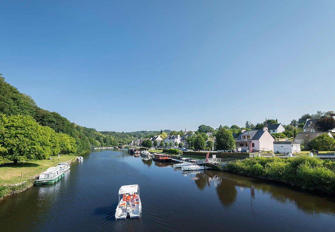 Frankreich,Morbihan,Pluméliau-Bieuzy,das Dorf und der Hafen von Saint-Nicolas-des-eaux