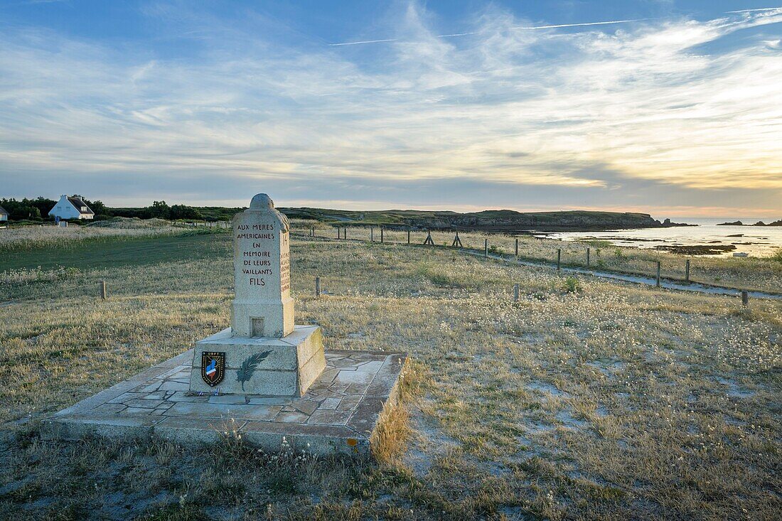 France,Morbihan,Saint-Pierre-Quiberon,monument in front of Foso beach