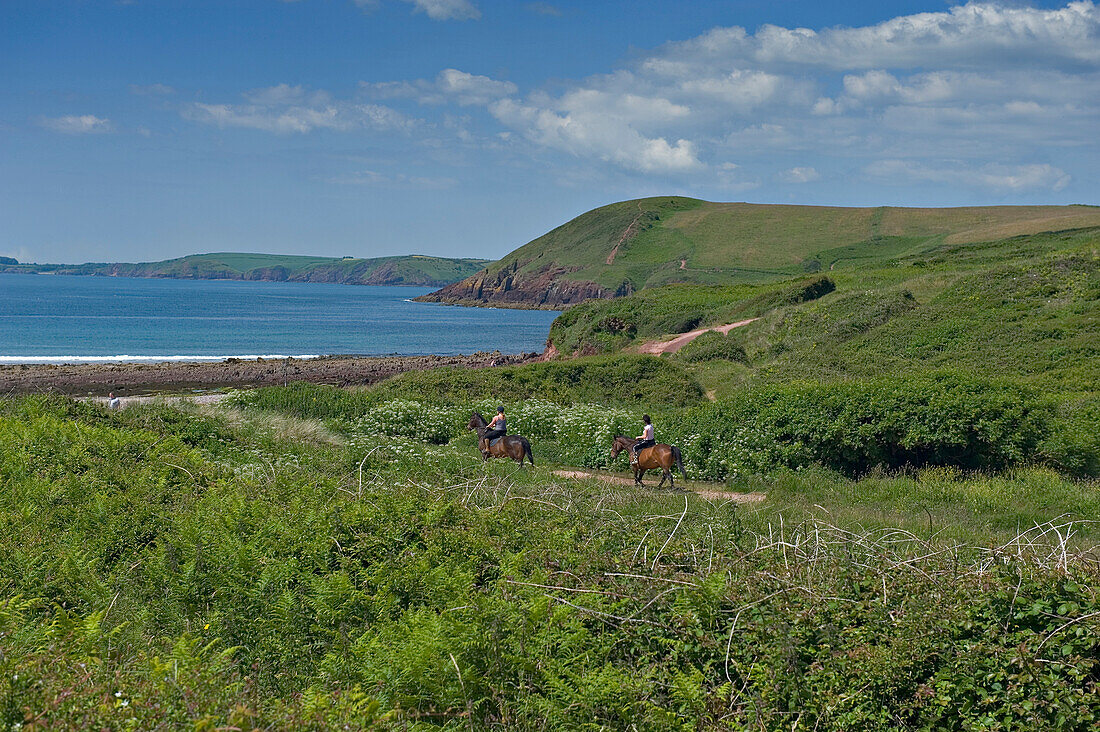 Reiten in Manorbier. Einst als 'der angenehmste Ort in Wales' beschrieben. Pembrokeshire. Wales. Cymru. Uk. Vereinigtes Königreich.