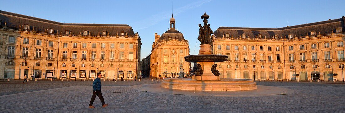 Frankreich,Gironde,Bordeaux,von der UNESCO zum Weltkulturerbe ernanntes Gebiet,Saint-Pierre-Viertel,Place de la Bourse (Platz der Börse) und der Drei-Grazien-Brunnen