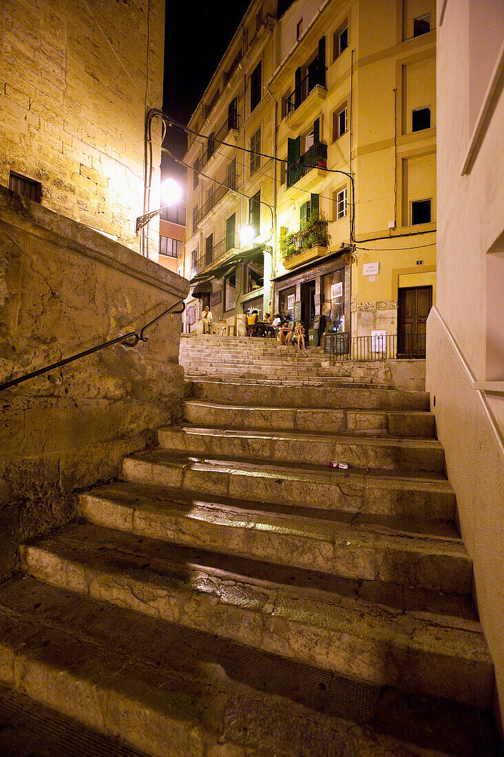 Spanien,Mallorca,Treppe in Gasse bei Nacht,Palma