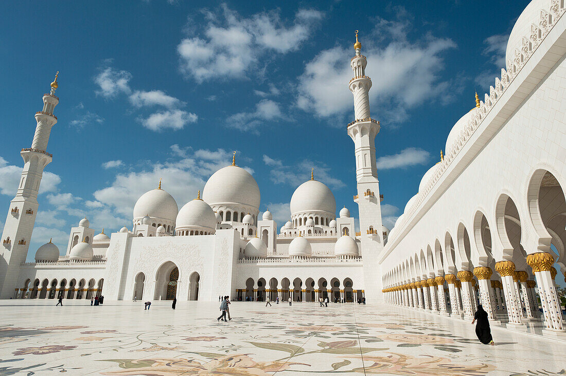 Vereinigte Arabische Emirate,Hof der Großen Scheich-Zayed-Moschee,Abu Dhabi