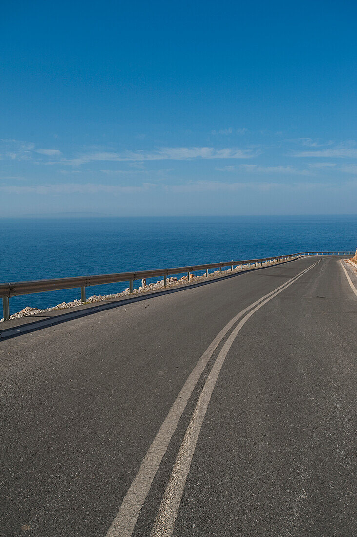 Griechenland,Kreta,Straße am Meer, Chora Sfakion