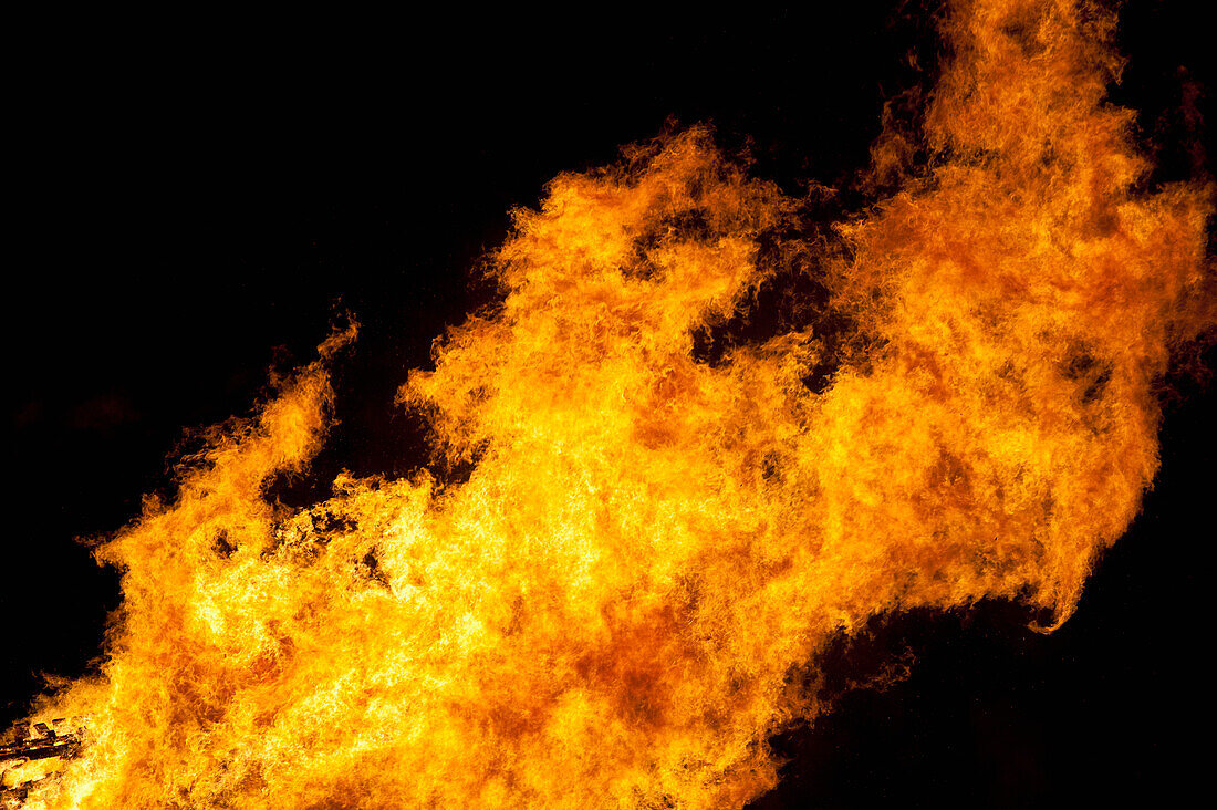UK,England,Detail eines großen Lagerfeuers in der Hailsham-Feuernacht, East Sussex