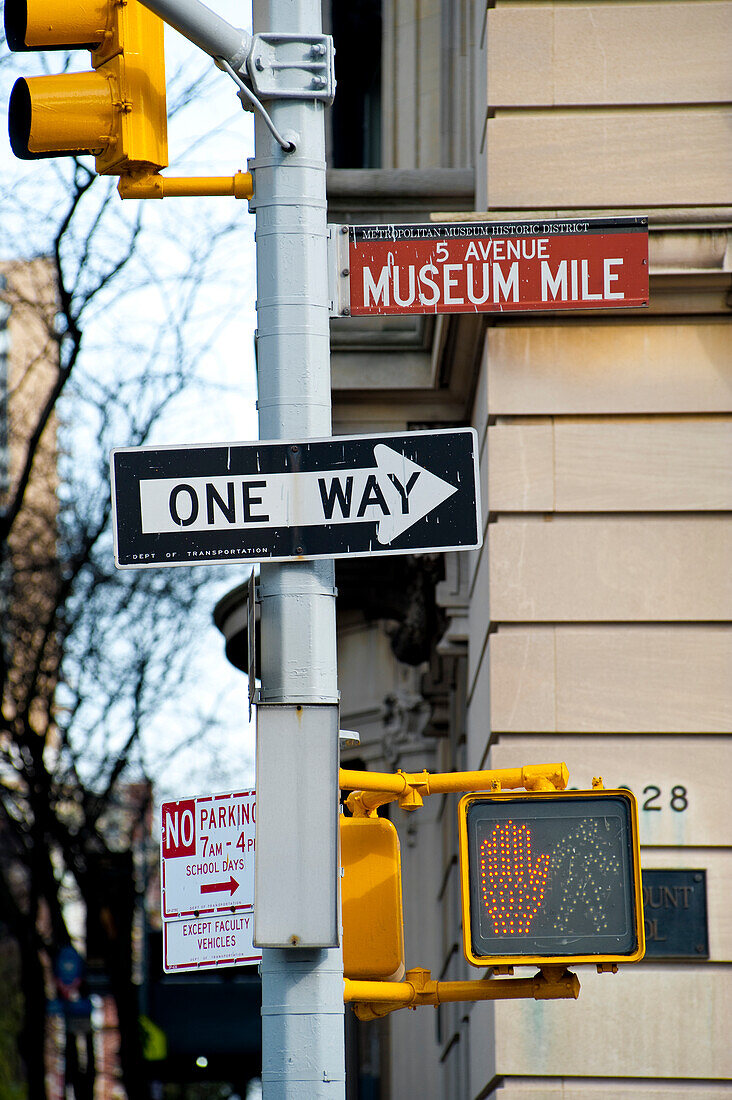 Schild der Museumsmeile, Manhattan, New York, USA