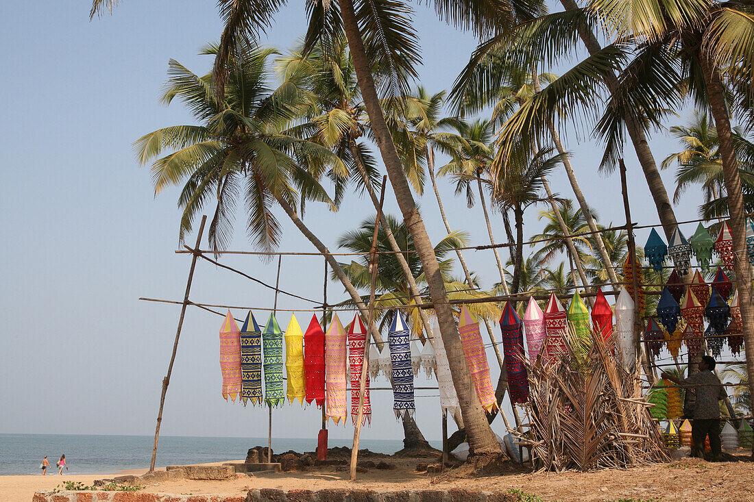 Auf dem weltberühmten Anjuna-Flohmarkt, der mittwochs am Anjuna-Strand im Bundesstaat Goa in Indien, Asien, stattfindet.