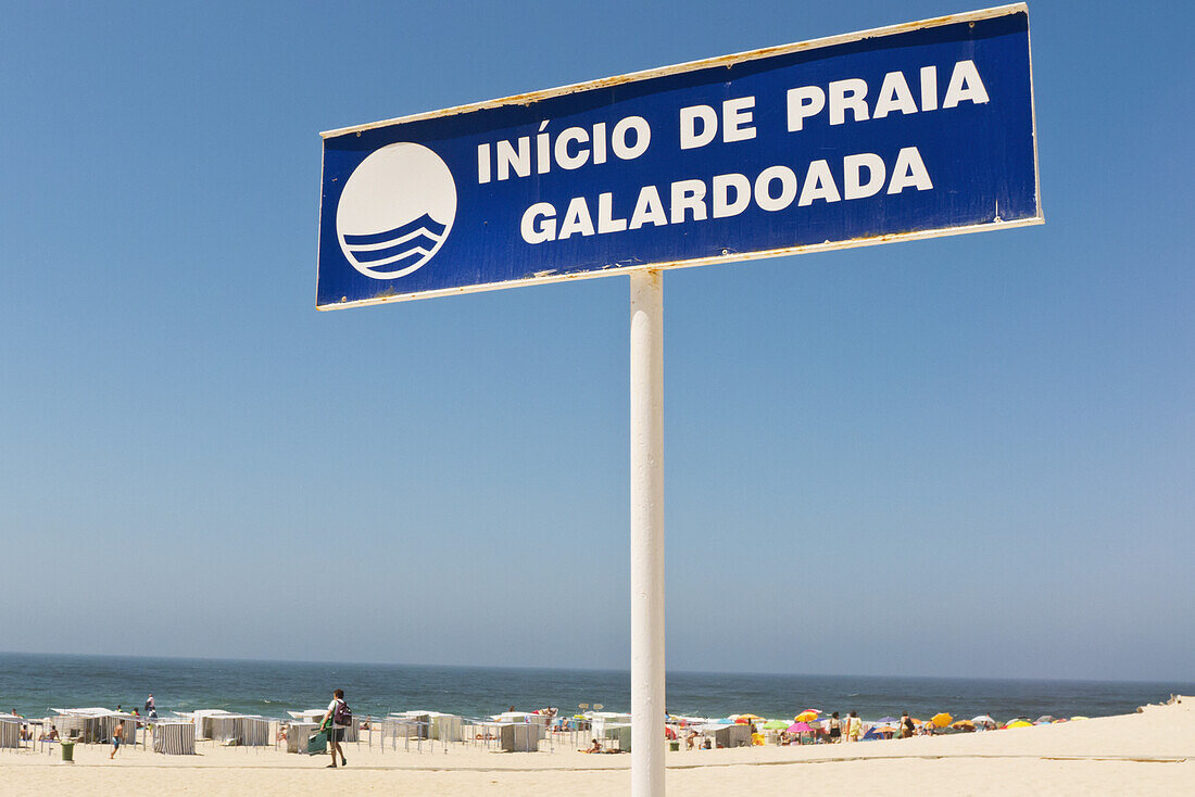 Portugal,Provinz Estremadura,Hinweisschild am Strand,Foz da Rainha