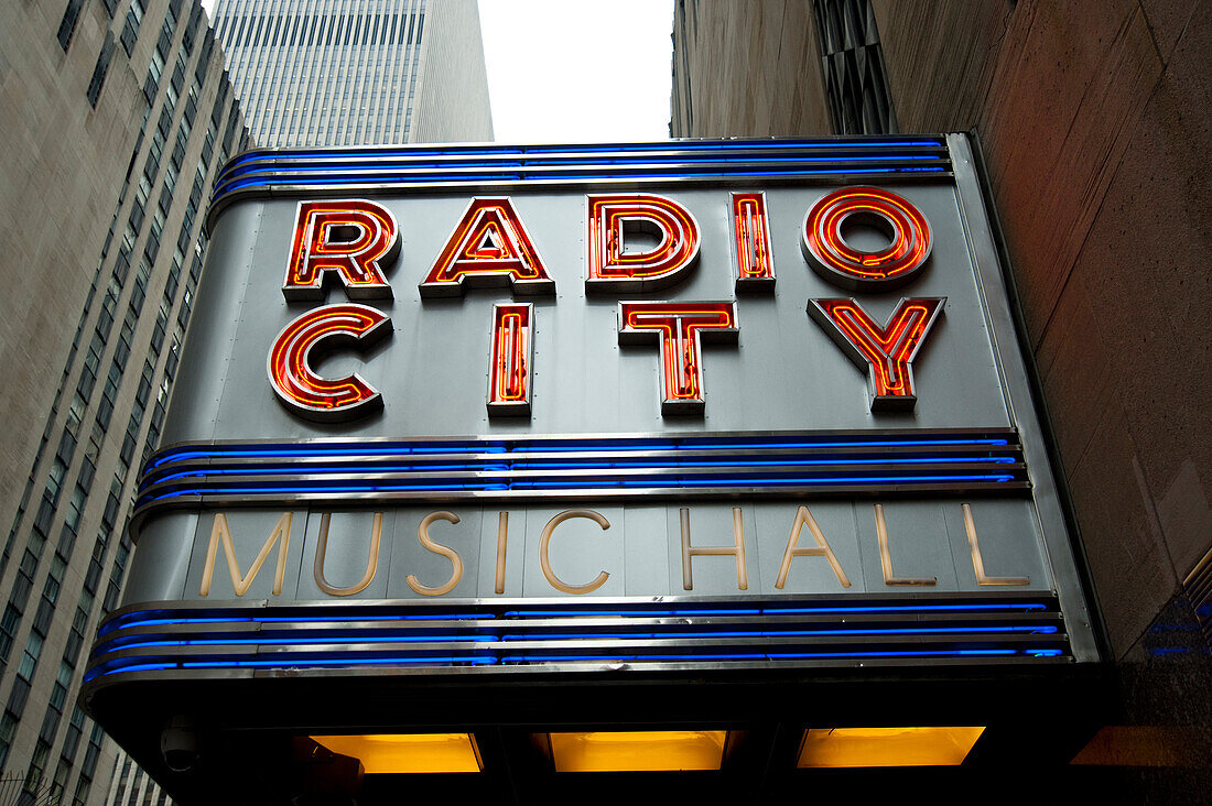 Radio City Music Hall,Berühmter Unterhaltungsort im Rockefeller Center,Midtown Manhattan,New York,Usa