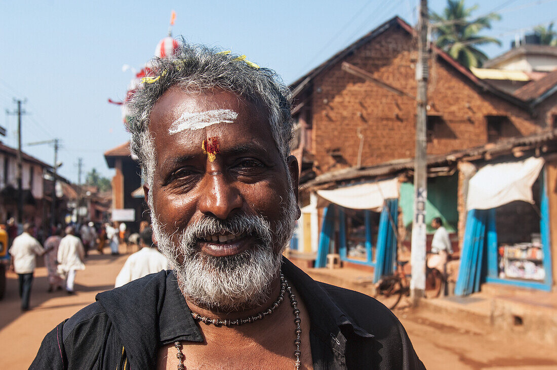 Indien,Karnataka,Porträt eines älteren Mannes auf der Straße,Gokarna