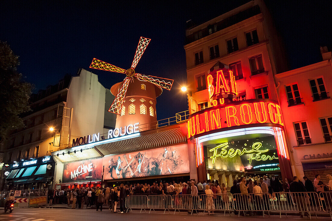 France,Montmartre,Paris,Moulin Rouge at night