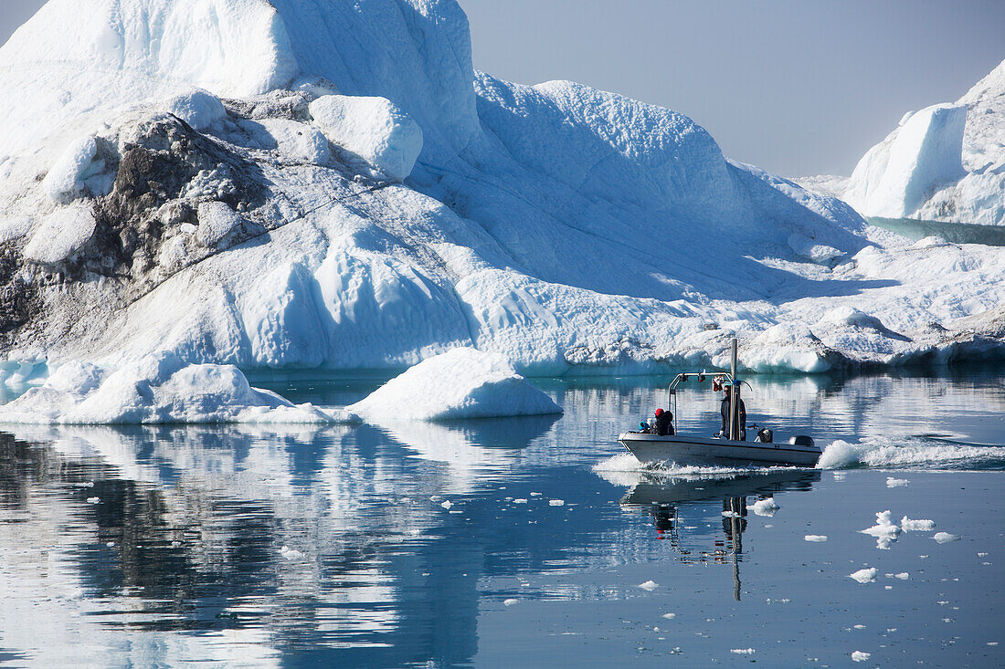 Grönland,Eisfjord,Ilulissat (Jakobshavn),Unesco-Welterbe,Fischer auf dem Weg ins Meer