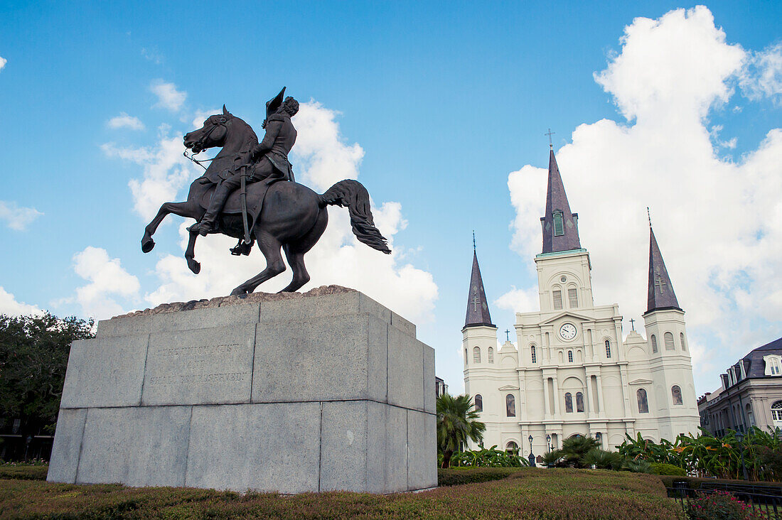 USA,Louisiana,French Quarter,New Orleans,View of statue of Andrew Jackson in front of Saint Louis Cathedral