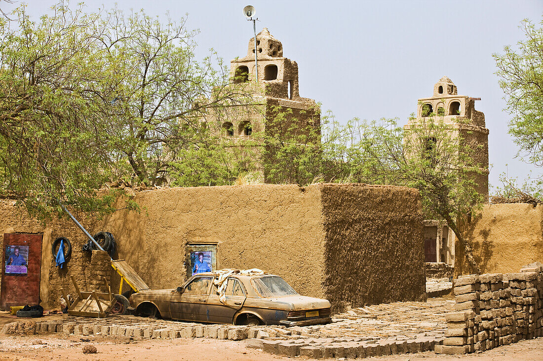 Niger,Central Niger,Tahoa region,View of traditional mud brick village mosque in background,Yaama Village
