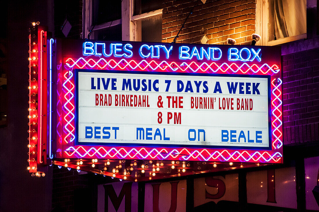 USA,Tennessee,Neonlichter in der Beale Street,Memphis