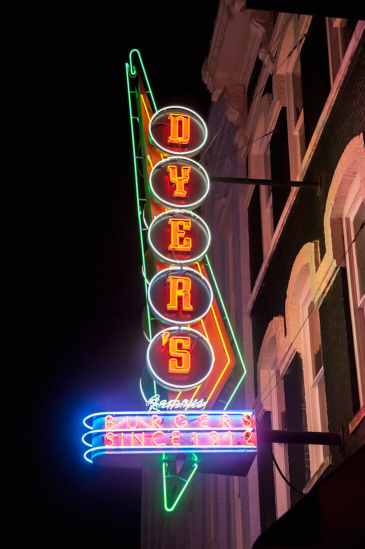 USA,Tennessee,Beale Street,Memphis,Dyers Dinner neon