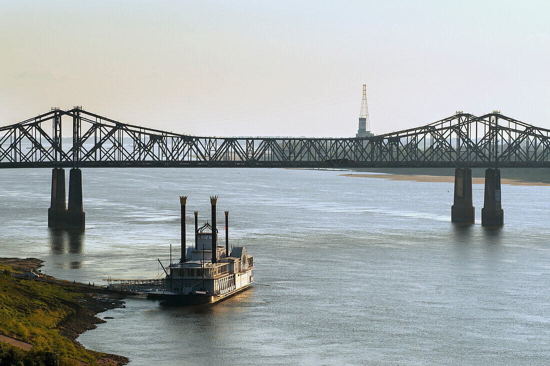 USA,Mississippi,Natchez-Vidalia Bridge over Mississippi River,Natchez