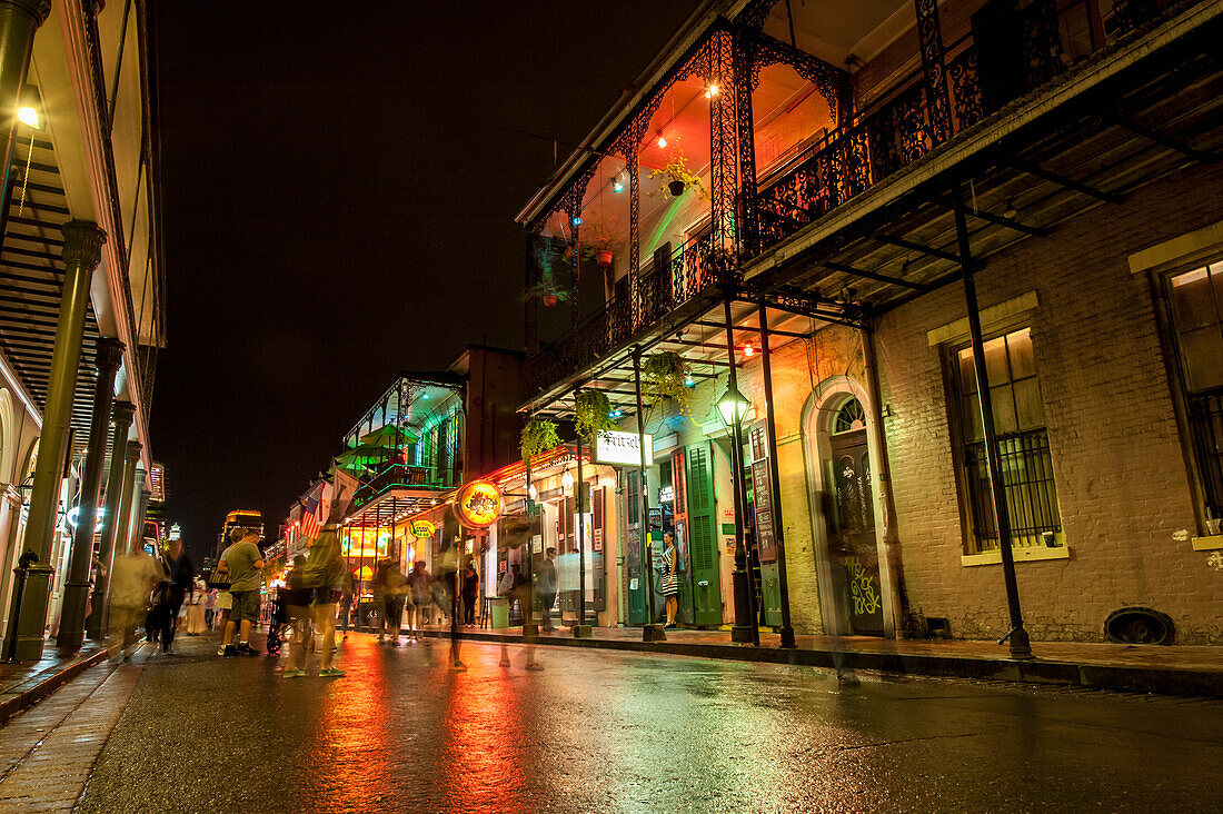 USA,Louisiana,French Quarter,New Orleans,Bourbon Street,Night view of city street