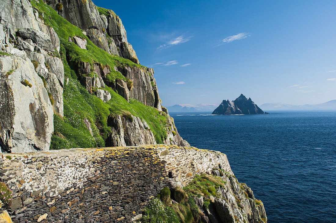 UK,Irland,County Kerry,Skellig Islands,Blick auf Little Skellig von Skellig Michael
