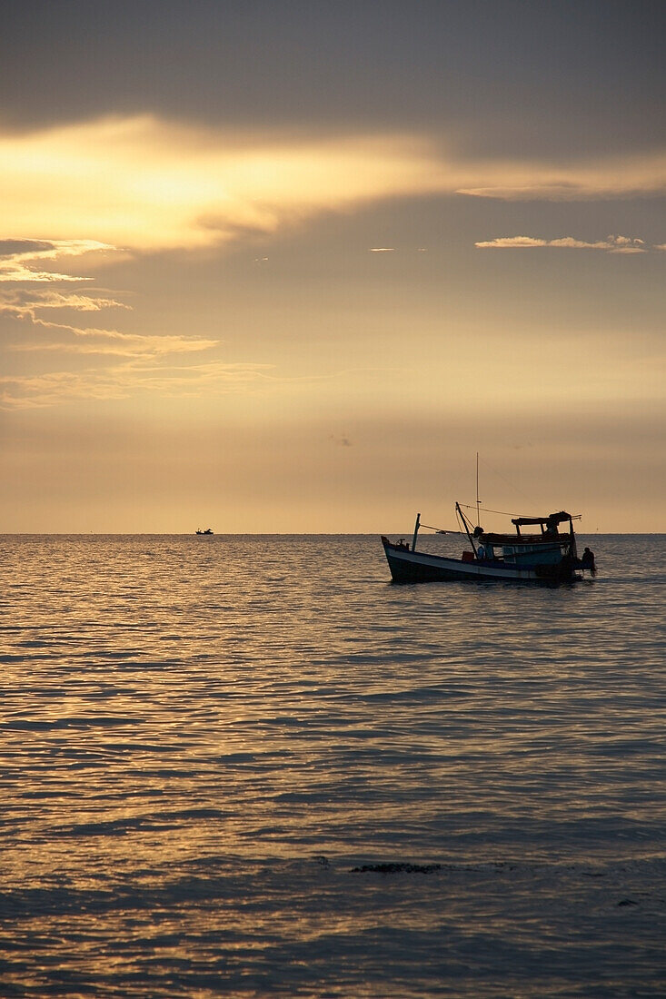 Vietnam,Fischerboot bei Sonnenuntergang,Phu Quoc Insel