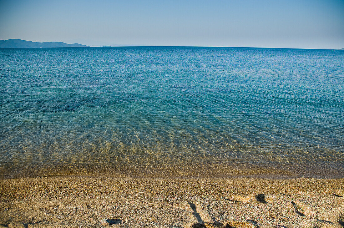 Griechenland,Chalkidiki,Fußabdrücke am Strand,Ierissos
