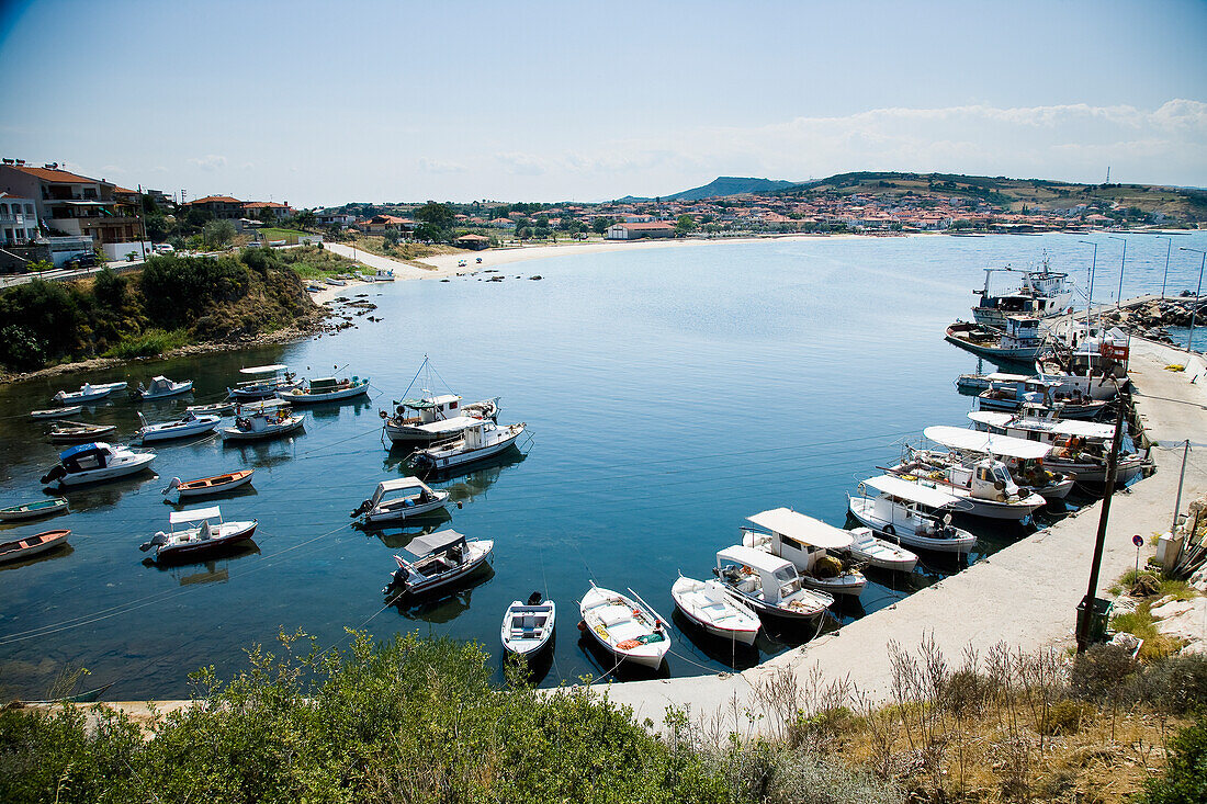 Griechenland,Chalkidiki,Traditionelle Fischerboote im Hafen,Nea Roda