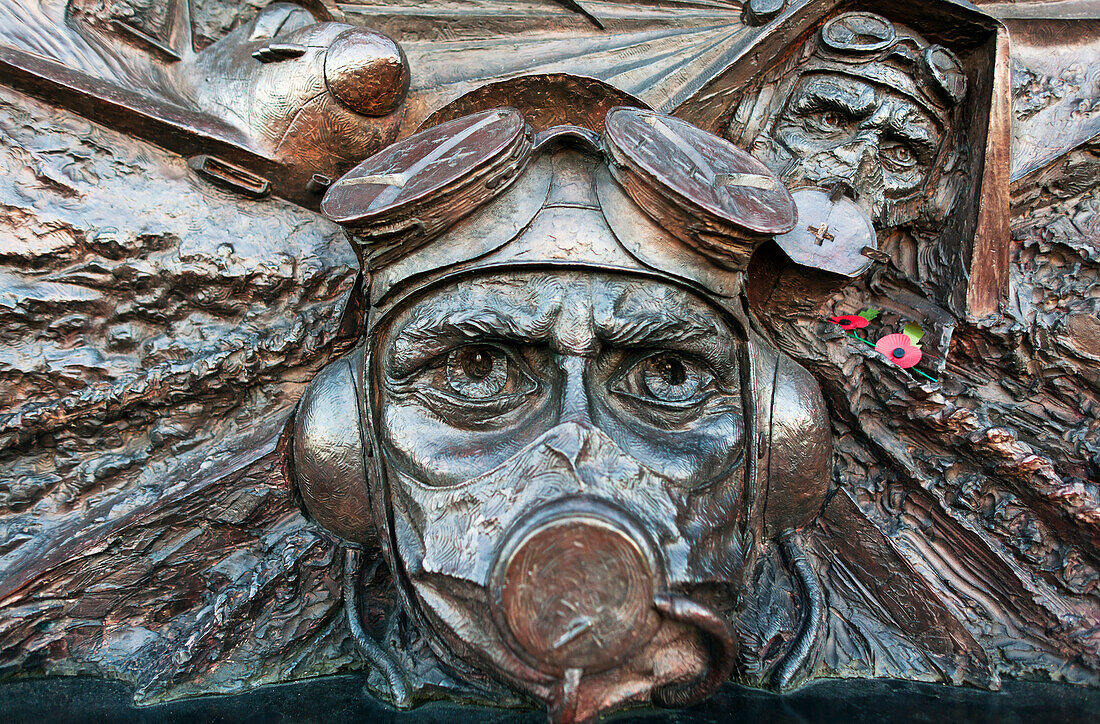 Detail des Battle Of Britain Monuments, Victoria Embankment, London, England, Großbritannien