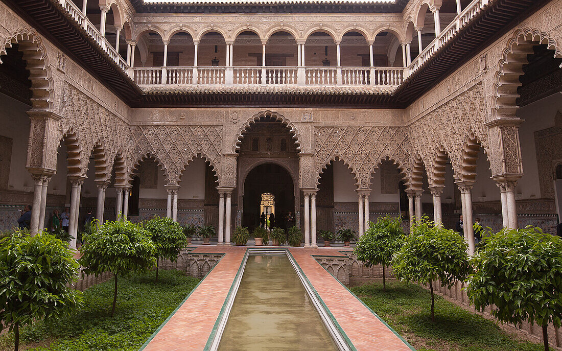 Hof der Jungfrauen im Königlichen Alcazar, Sevilla, Andalusien, Spanien