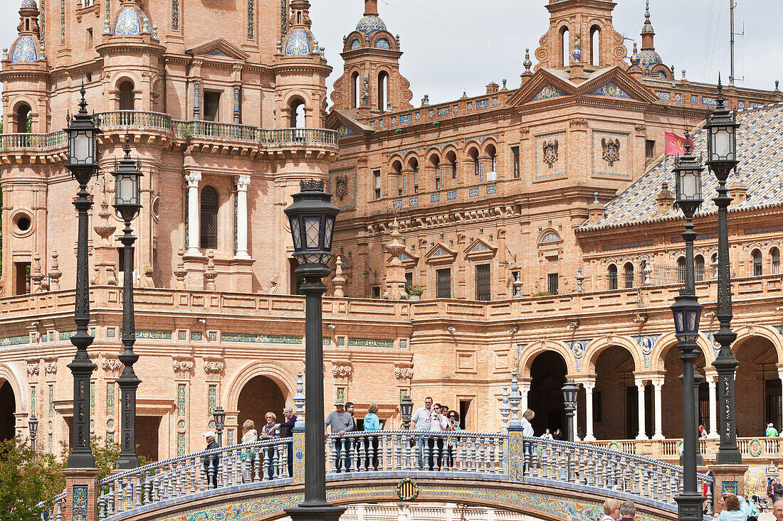 Fassade eines Gebäudes, Plaza De Espana, Maria Luisa Park, Sevilla, Andalusien, Spanien