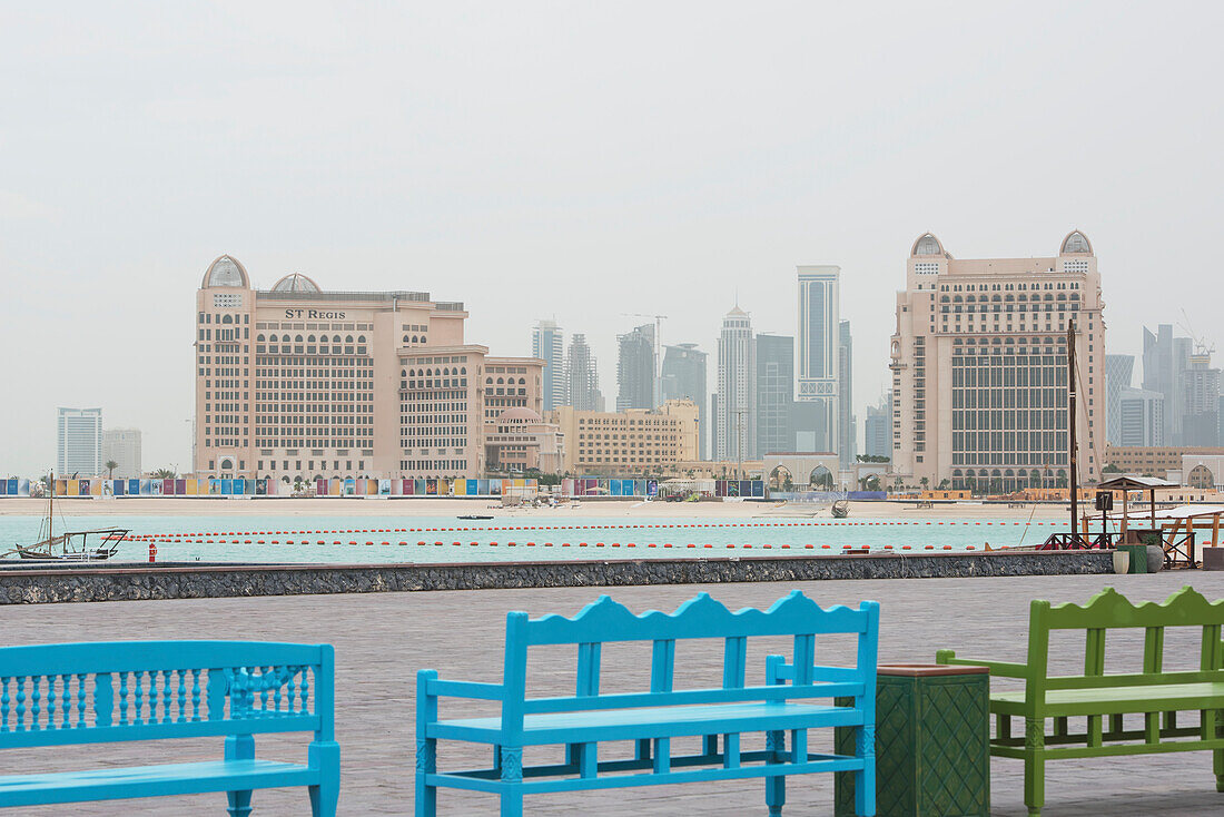 Blick auf die Skyline von Katara, Doha, Na, Katar