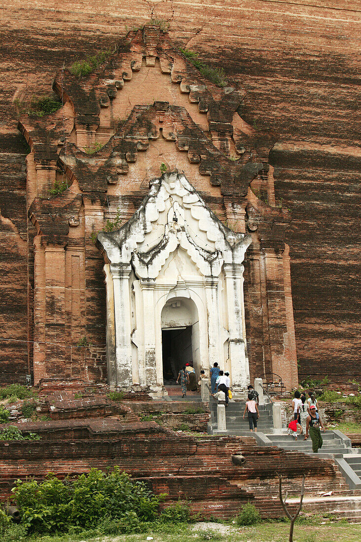 Die unvollendete Mingun-Pagode, die durch ein Erdbeben zerstört wurde, Mandalay, Birma