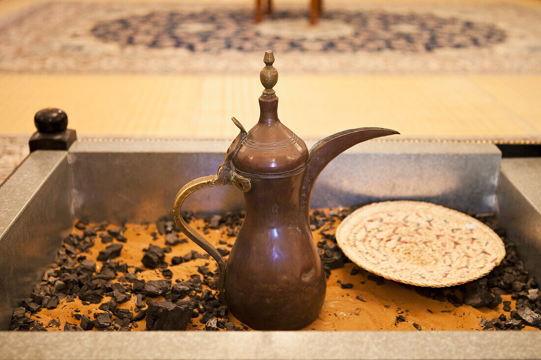 Eine traditionelle Majlis im Palastmuseum von Al Ain, Al Ain, Abu Dhabi, Vereinigte Arabische Emirate