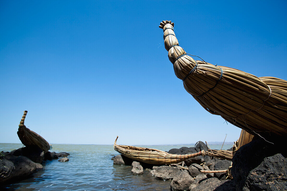 Schilfboote auf einer der Inseln im Tana-See in der Nähe von Bahir Dar, Amhara, Äthiopien