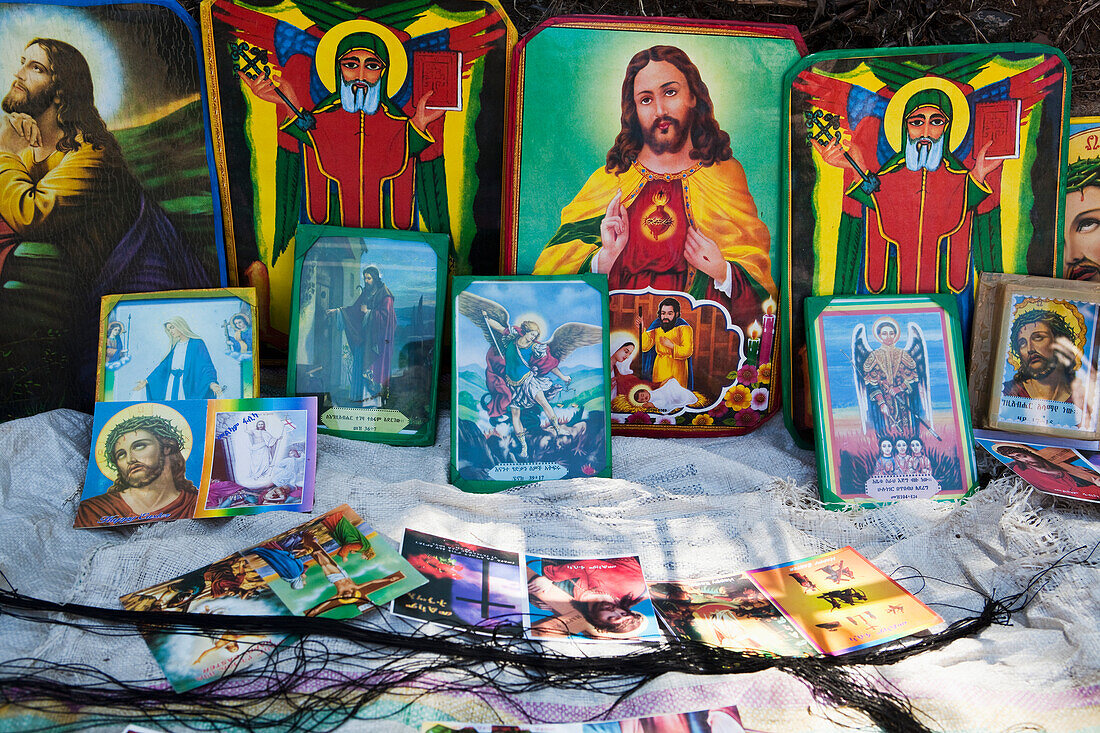 Religiöse Karten zu verkaufen, die verschiedene Heilige darstellen,Äthiopien