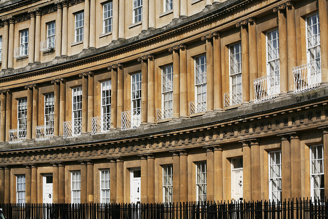 Am Zirkus, ein berühmtes Beispiel für georgianische Architektur, Bath, Somerset, England