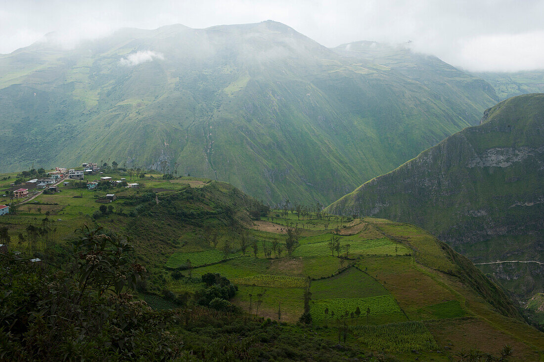 Aussichtspunkt an der Straße in Limon,Ecuador,Limon,Ecuador