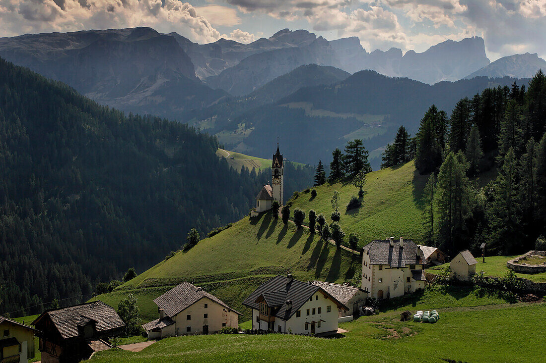 Blick auf das ladinische Dorf Wengen in den Dolomiten,Wengen,Lavalle,Italien